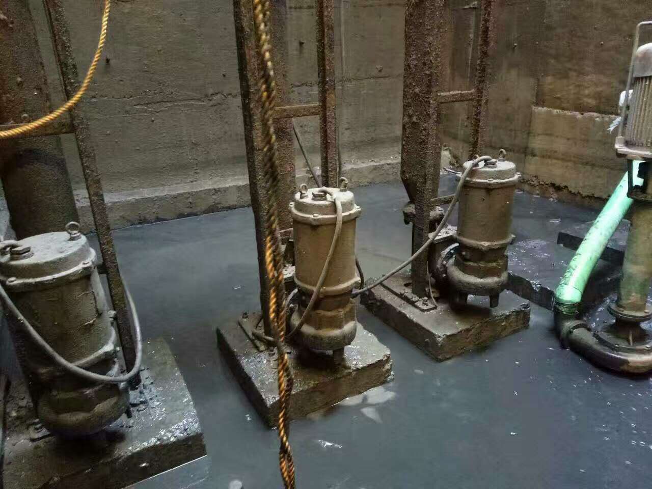 平谷污水池清理