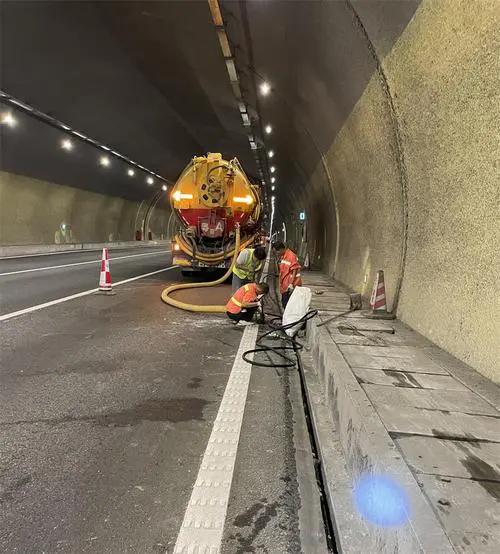 平谷隧道排水渠清淤